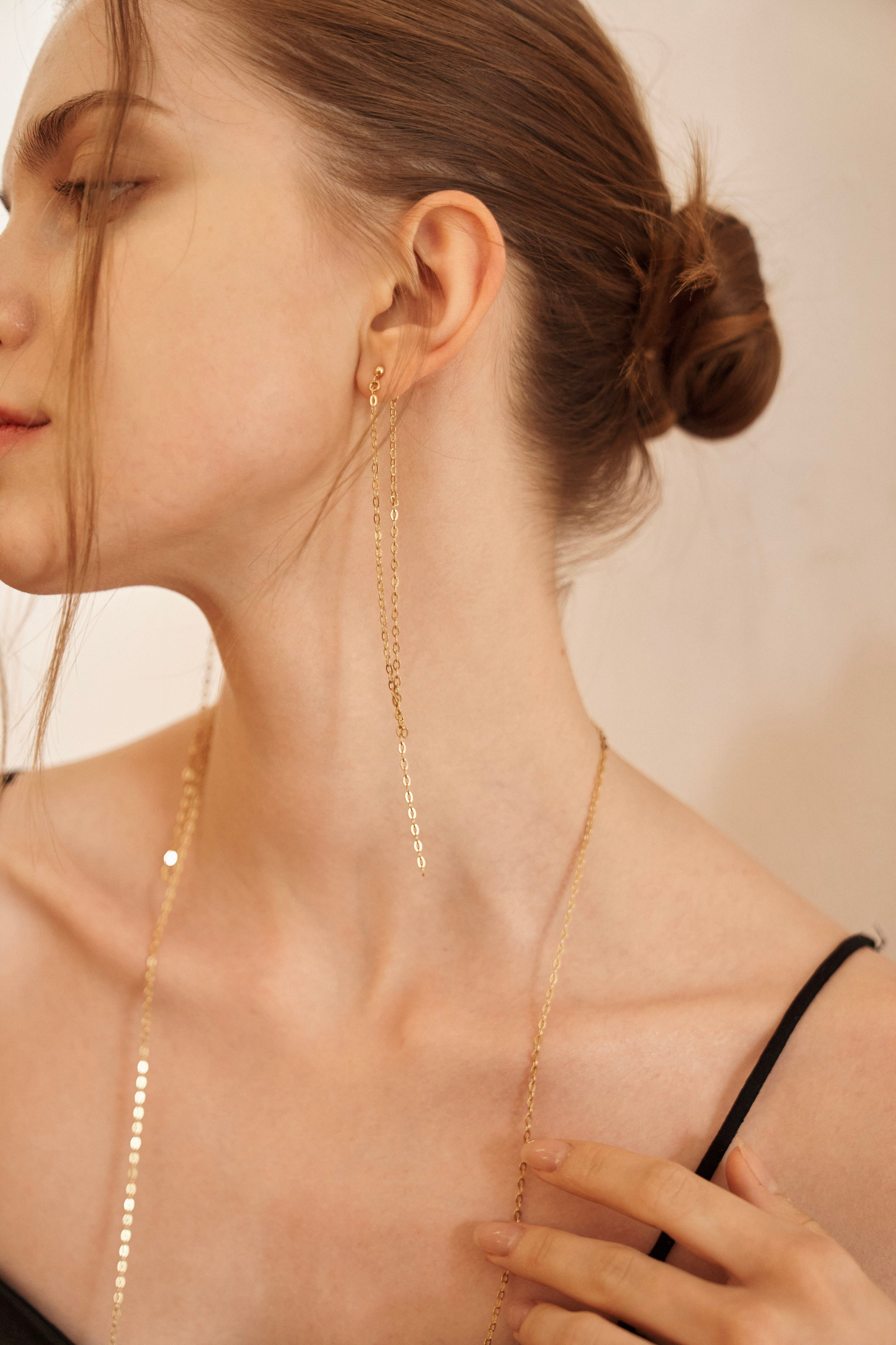 18 Karat Gold und Sterlingsilber Dainty Line abgestufte Perlenohrringe
