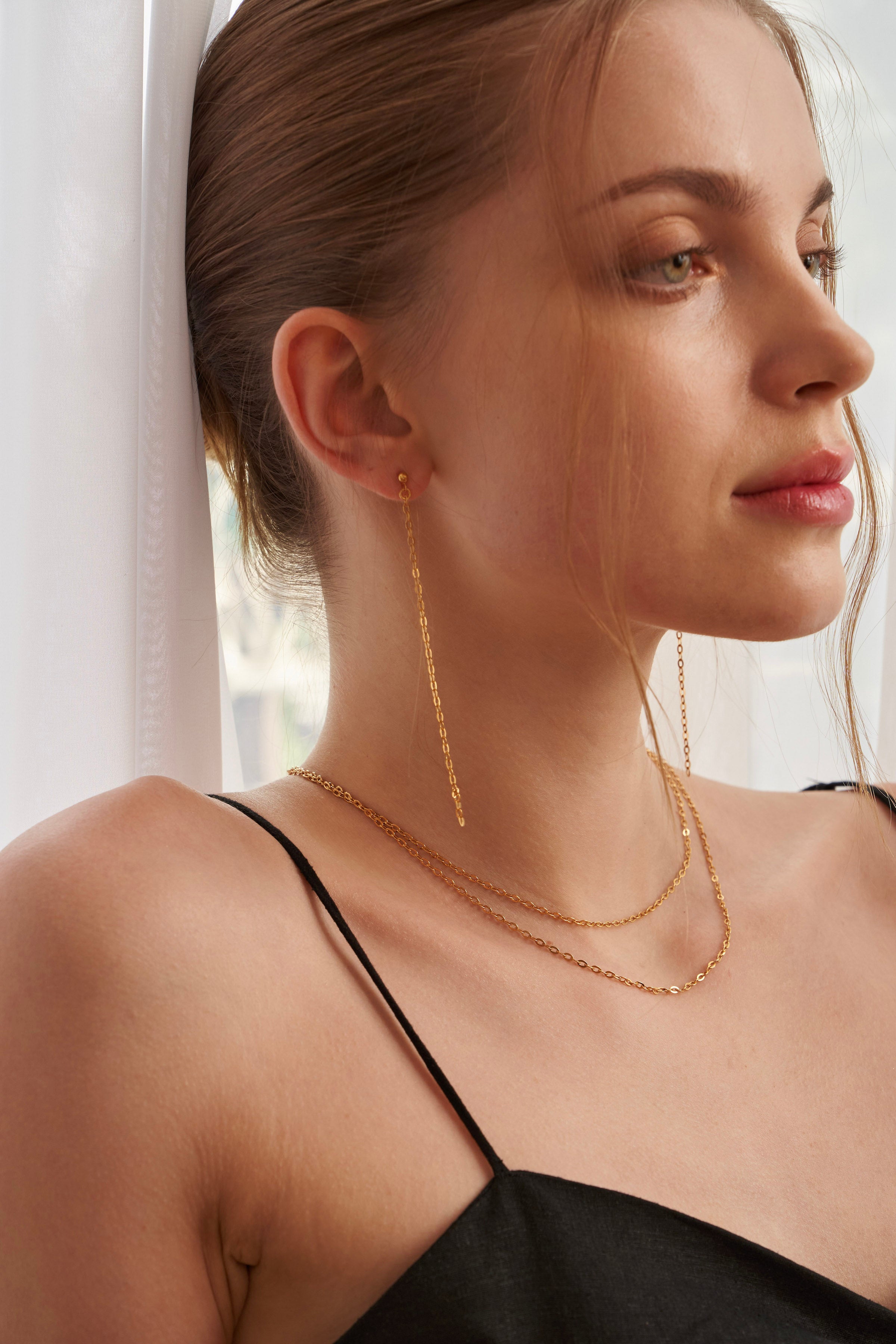 18 Karat Gold und Sterlingsilber Dainty Line abgestufte Perlenohrringe