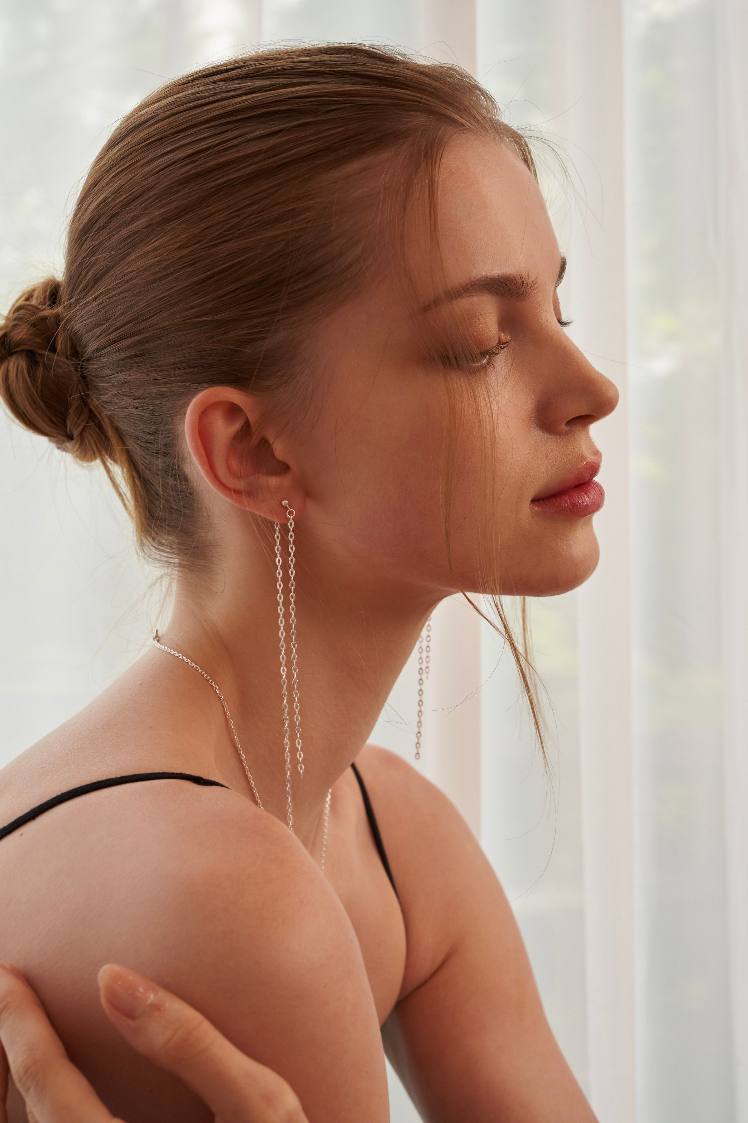 18 Karat Gold und Sterlingsilber Dainty Line abgestufte Perlenohrringe