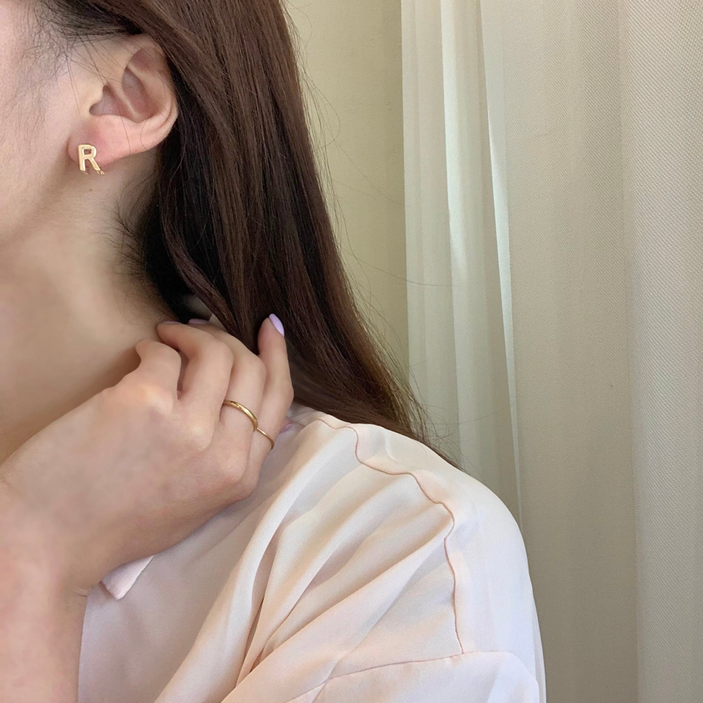 Initial Huggie earrings - MARMELO USA