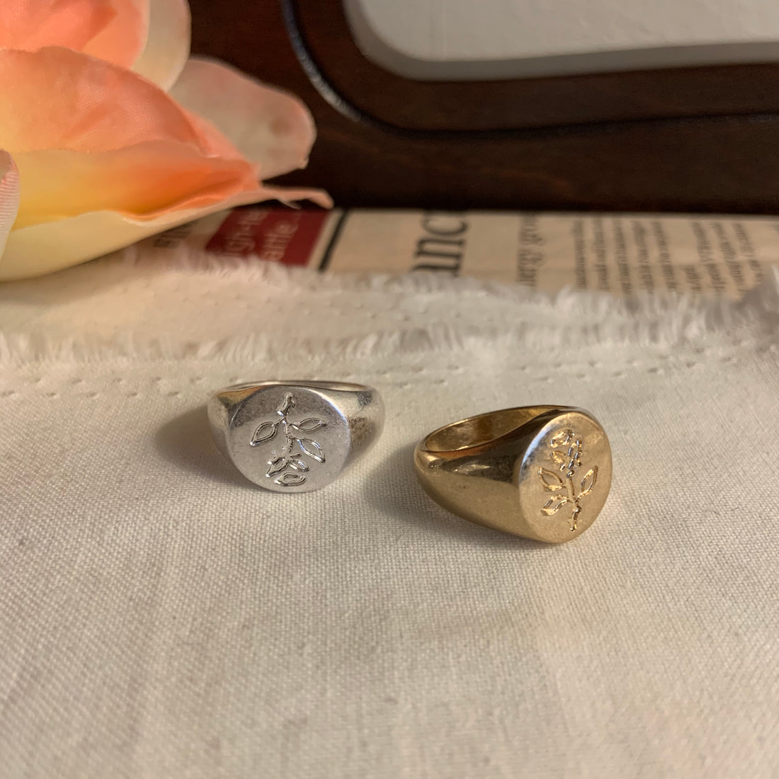 Flower Signet Ring - MARMELO USA
