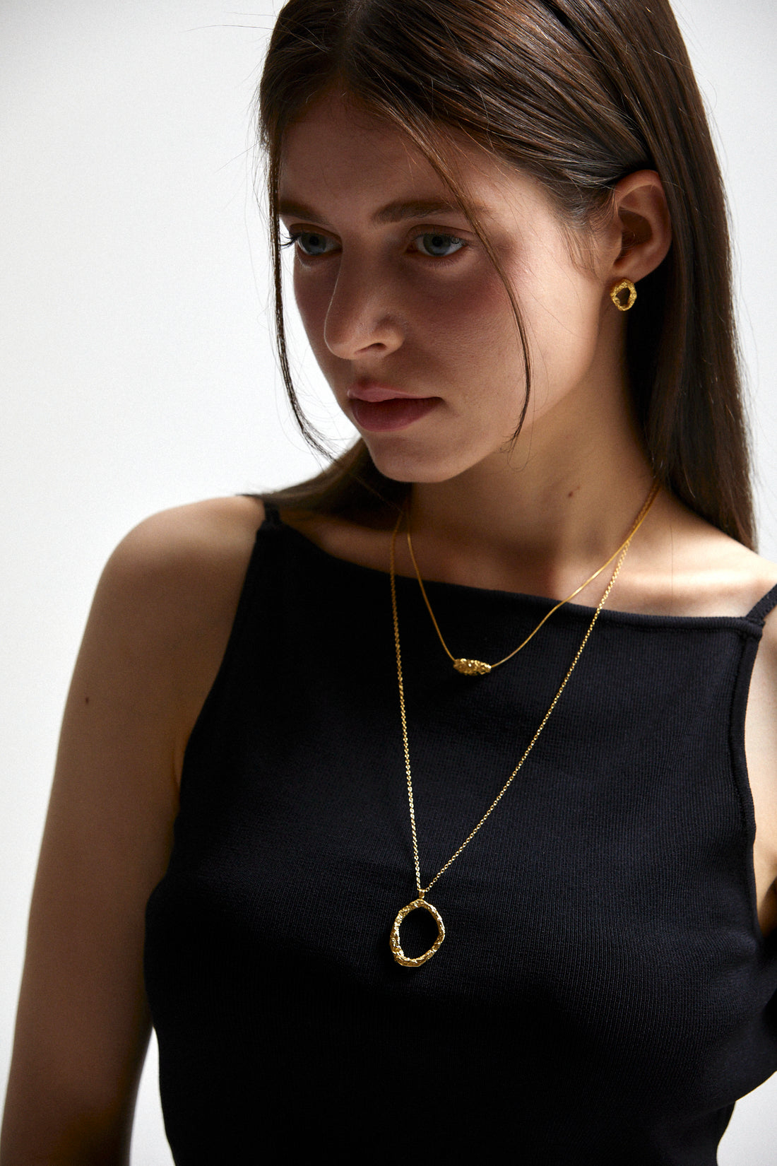 18 Karat Gold und Sterlingsilber Dainty Line abgestufte Perlenohrringe