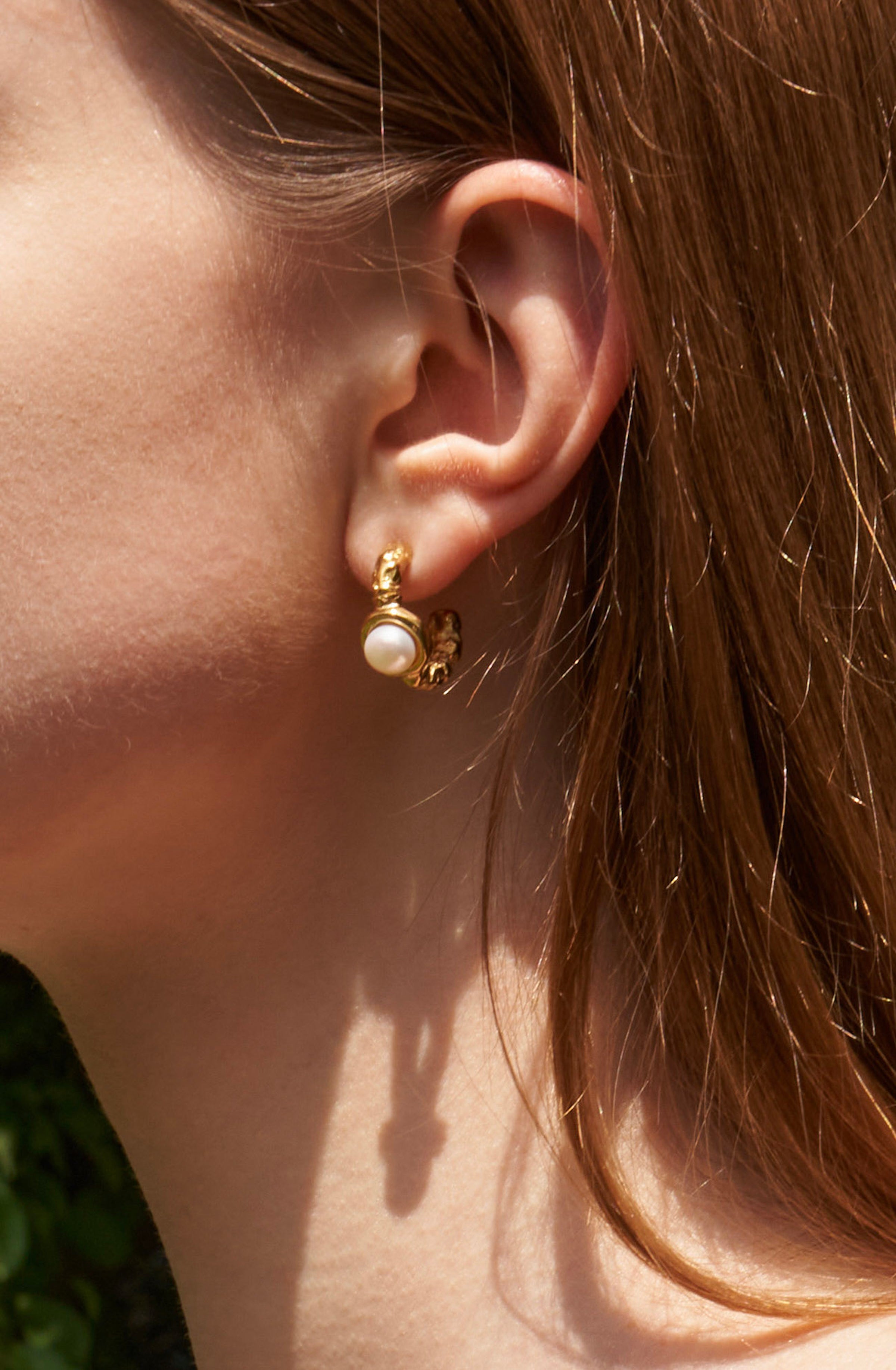 18K 金和纯银精致线分层珍珠耳环