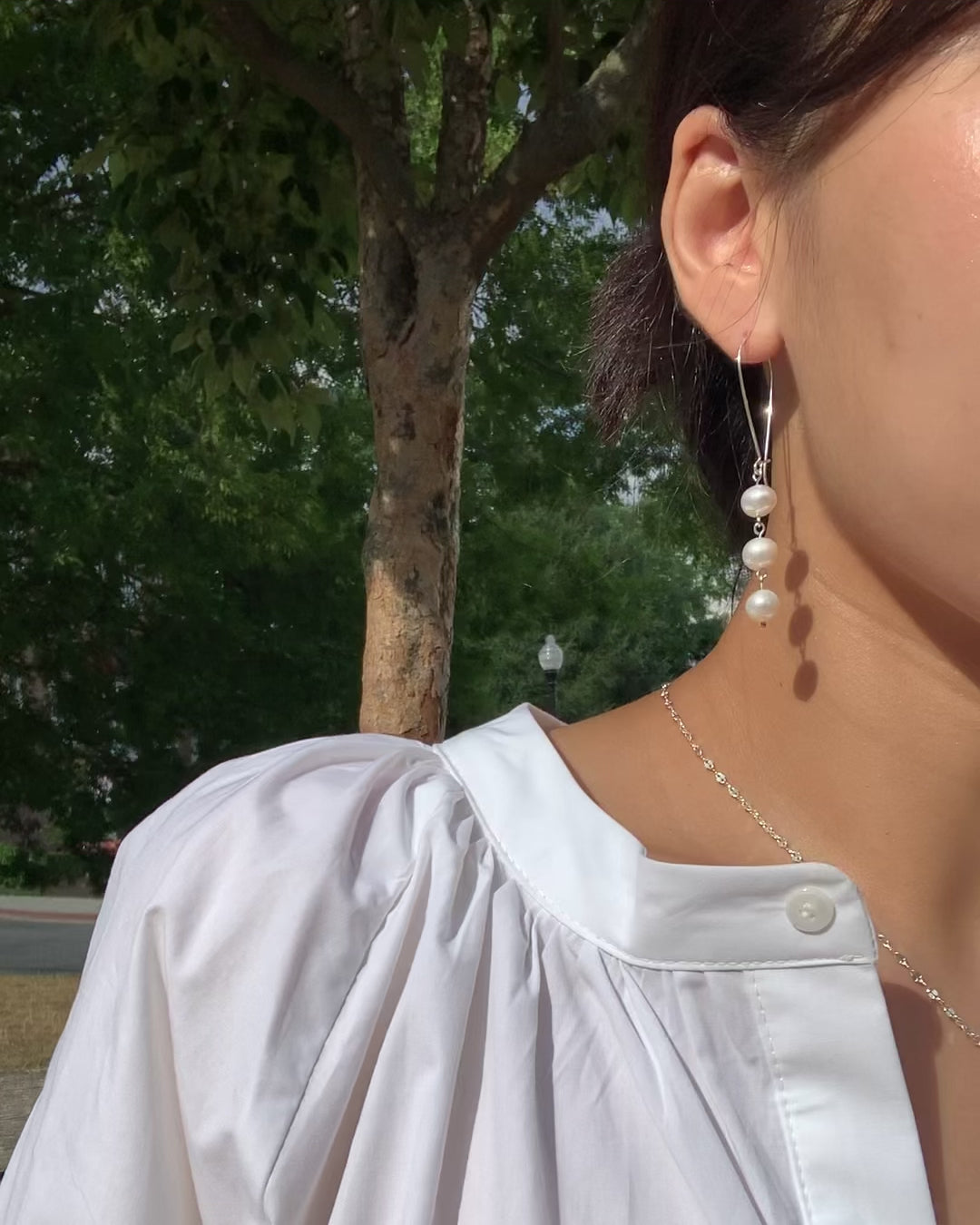 18 Karat Gold und Sterlingsilber Dainty Line abgestufte Perlenohrringe
