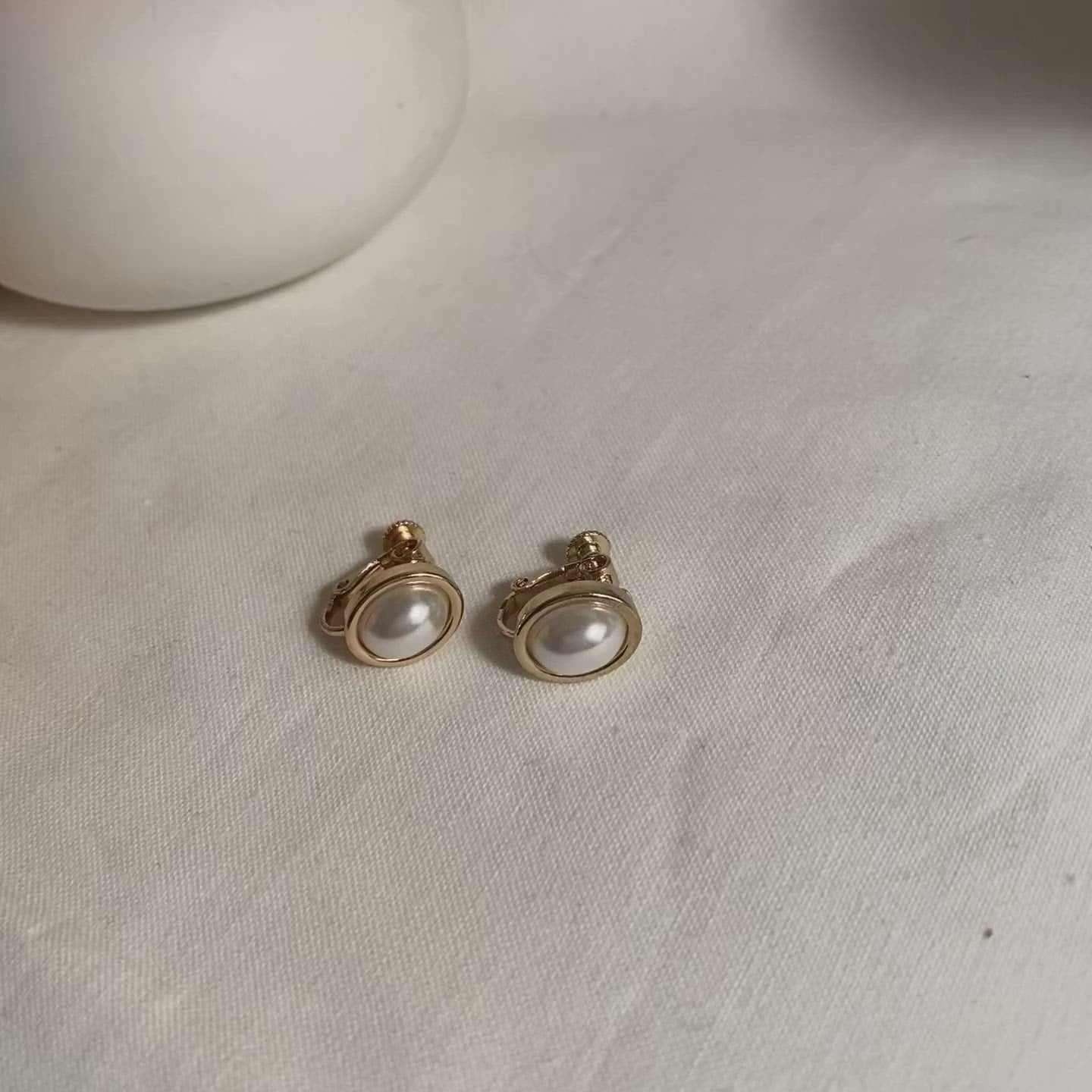 [夹上] 椭圆形珍珠耳环