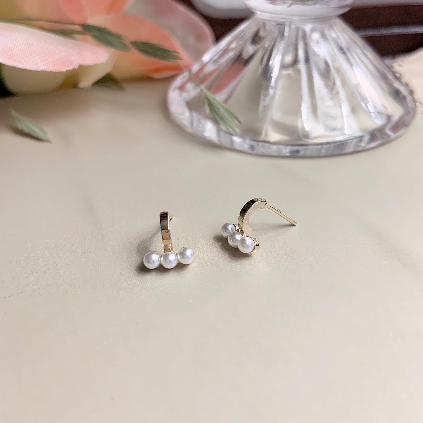 Triple Small Pearl Huggie Earrings - MARMELO USA