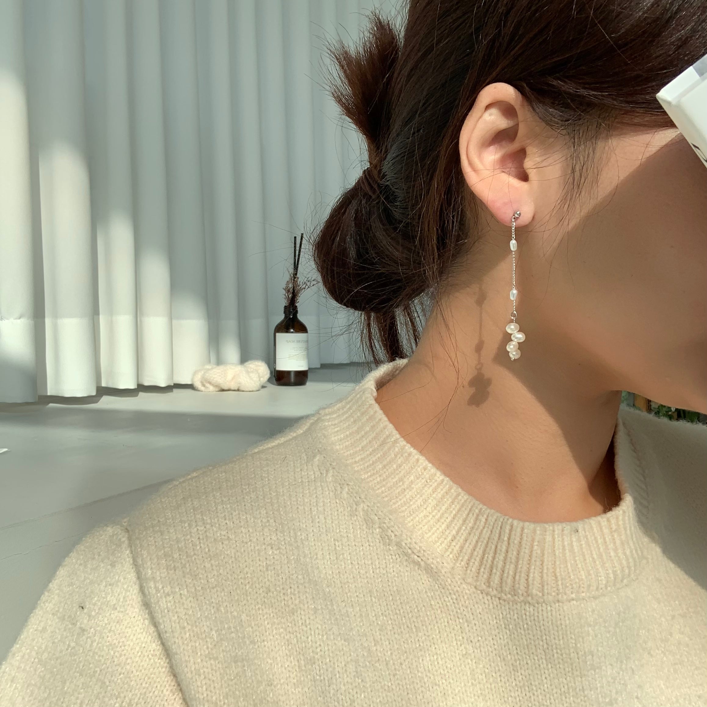 It's all about movements when it comes to extra long line earrings 🍃  #verejewellery #longearrings #diamondearrings - #lineearrings… | Instagram